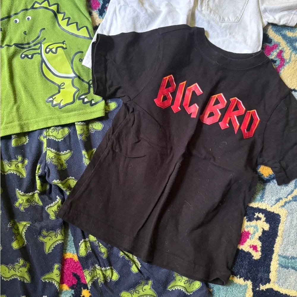 The Children's Place Green Dinosaur Pajama Set bundle lot t-shirt clothing 4-5